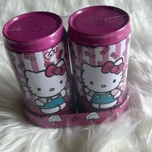 🆕 HELLO KITTY SALT & PEPPER SET WITH HOLDER PINK